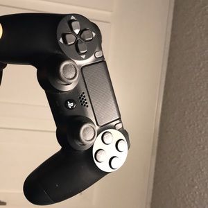 PS4 controller
